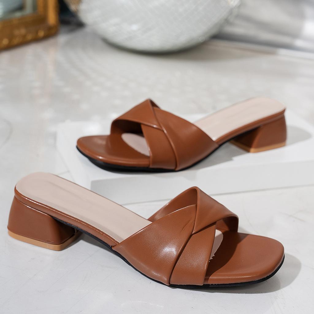 2025 Summer Fashion Open Toe Solid Color Sandal Leather Versatile Size 35-42 Slippers Square Heel Shoes Women Sandalias De Mujer
