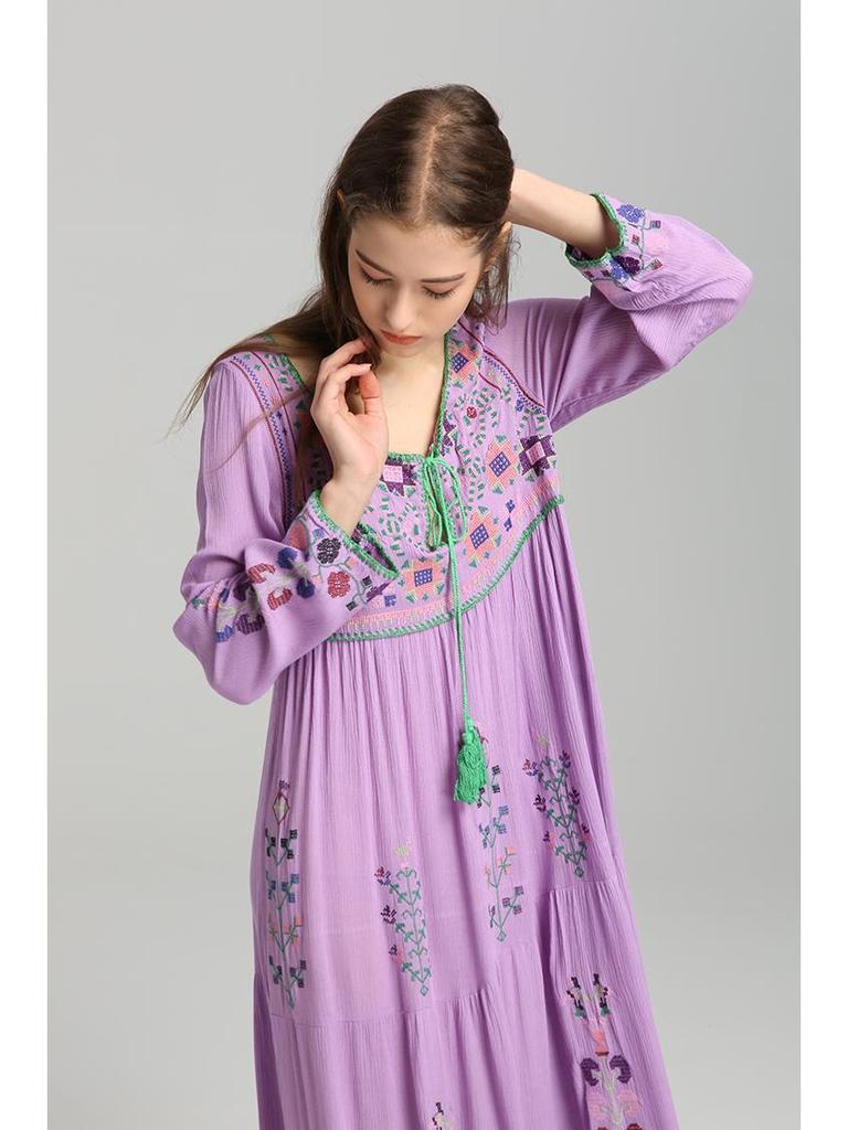 Boho Chic Dlouhé šněrovací šaty s květinovou výšivkou