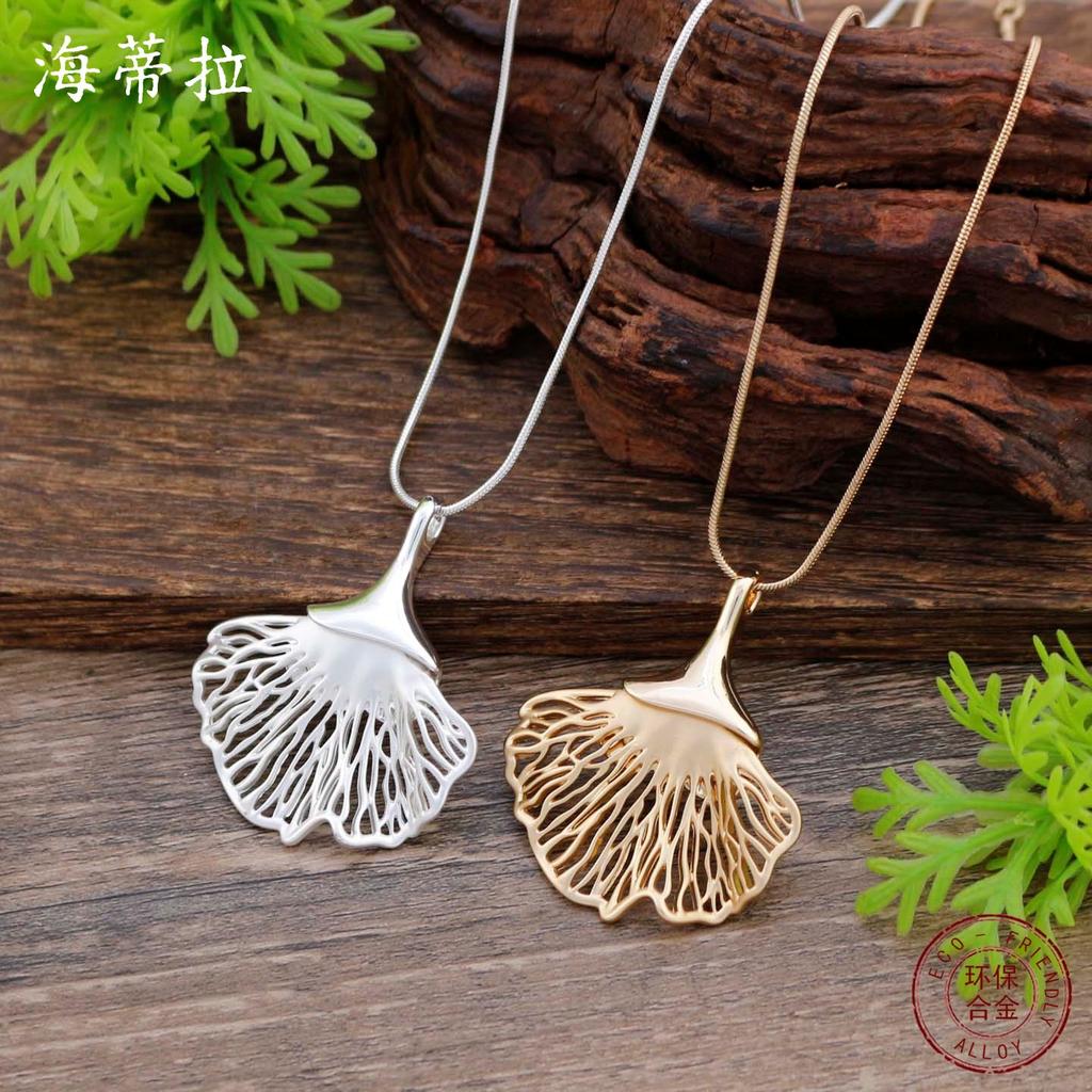 New dumb hollow geometric ginkgo biloba small pendant for women's simple and advanced ginkgo biloba versatile necklace