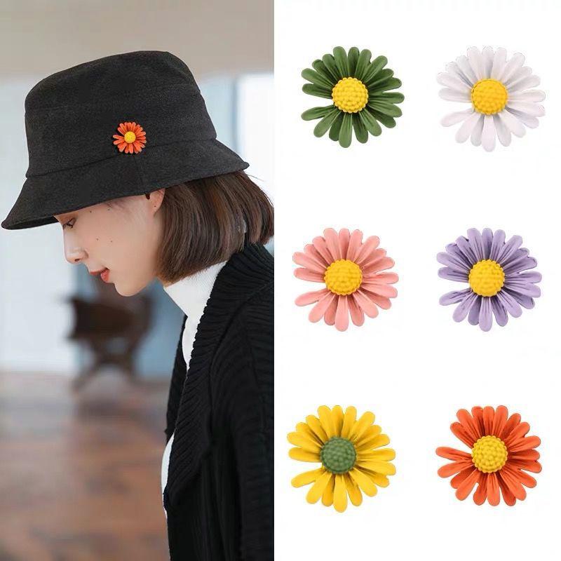 Daisy Brooch: Versatile Chrysanthemum Collar Pin for Suits & Cheongsams