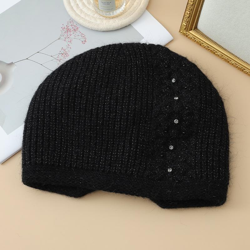 

Elegant Middle-aged and Elderly Twist Pearl Wool Hat Autumn and Winter Outdoor Cold Ear Protection Hat One size чорний