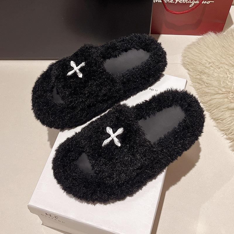 Internet-Berühmtheit Europäische dicksohlige flauschige Hausschuhe Damen Herbst- und Winterbekleidung 2025 neu ins trendige Mode Zuhause Kreuz vielseitig