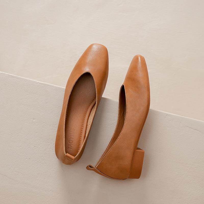 Leather mother shoes women's soft leather flat-soled single shoes spring new versatile soft-soled comfortable grandma shoes women's shallow mouth