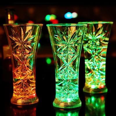 Kar Tanesi LED Yanıp Sönen Renk Değişimi Su Aktif Light up Bira Viski Bardağı Kupa