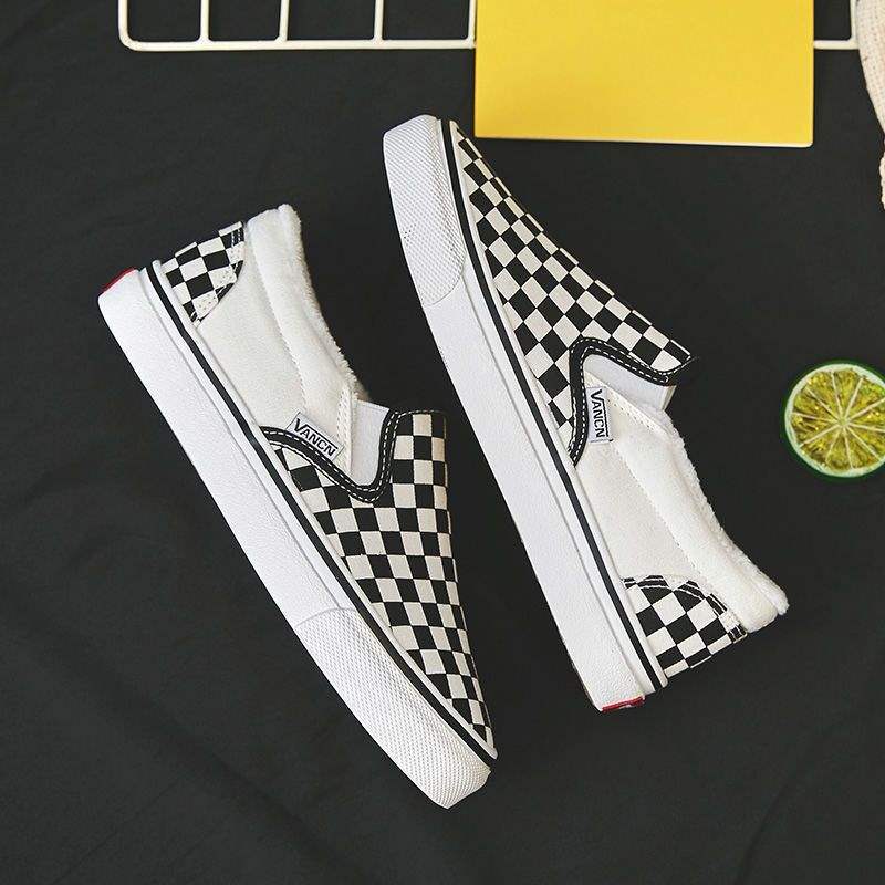 Winter chessboard black and white plaid one-pedal velvet canvas shoes Korean version versatile men and women couples warm thickened cotton shoes