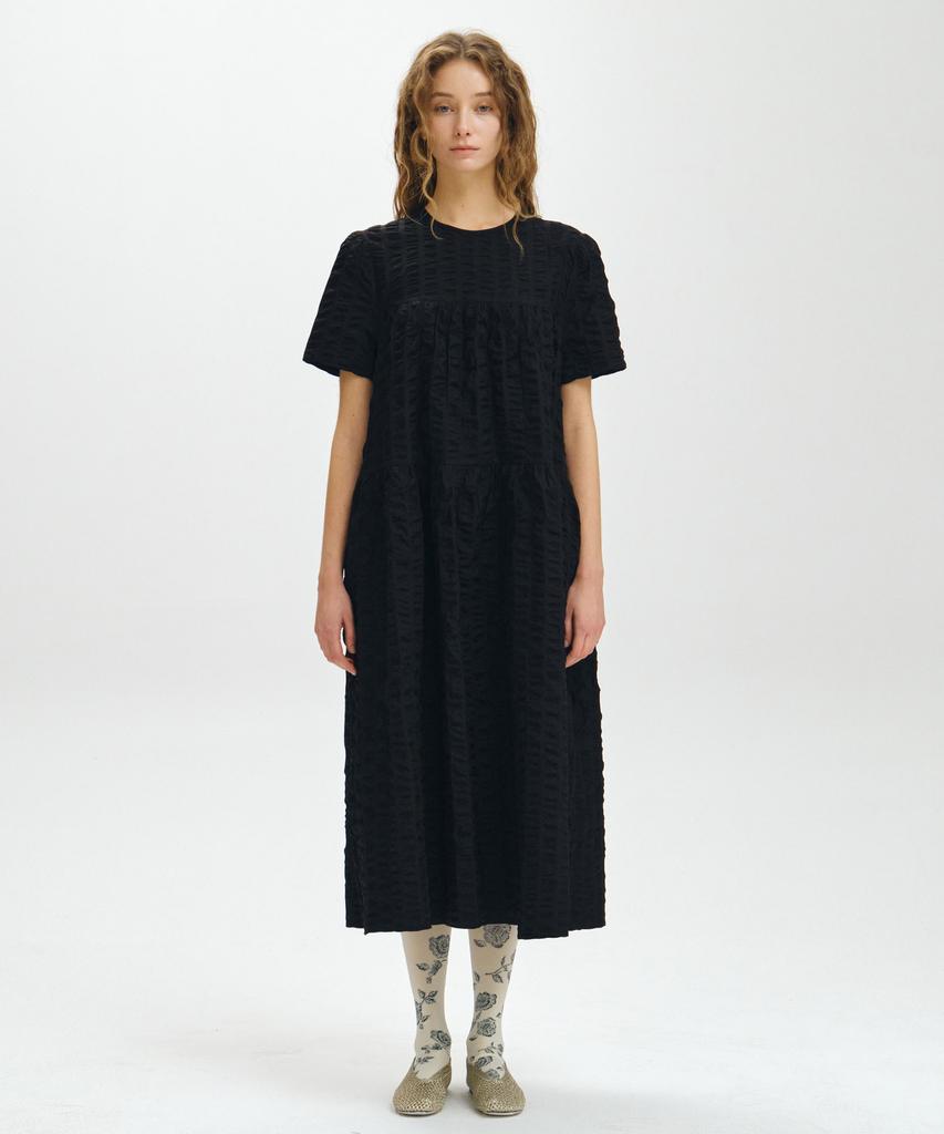 Mais Half Sleeve Seersucker Maxi Dress / Black