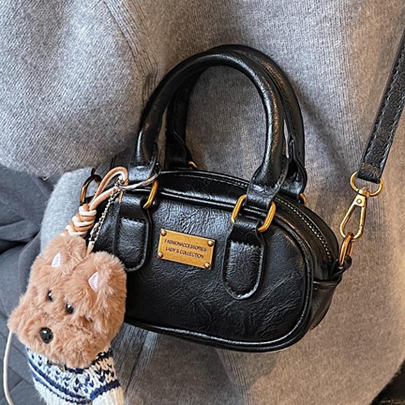 Retro Matte Portable Small Bag Women's Bag 2025 New Winter Commuter Boston Bag Foreign Style Shoulder Messenger Bag