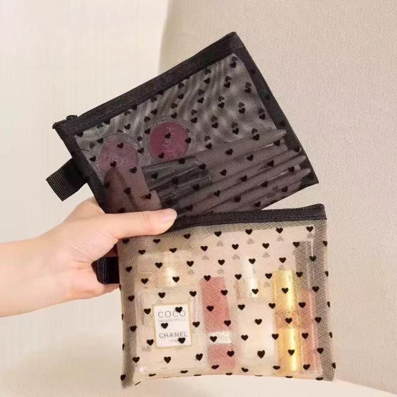 

2pcs storage bag set, heart-shaped design, transparent viewable, portable storage bags, storing lipsticks and other small items