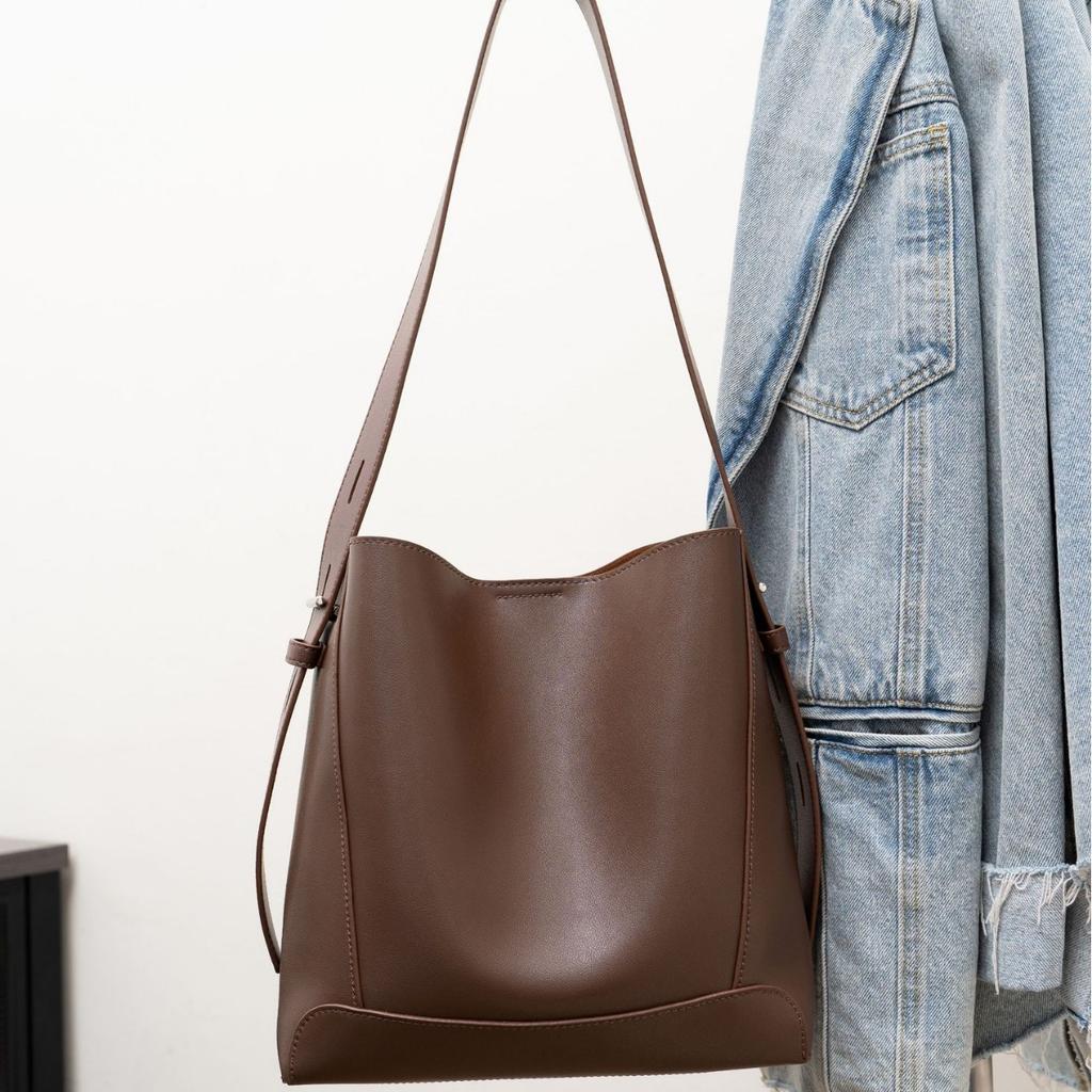 Leather Shoulder Women's Bag, Large-capacity Single-room Messenger Bucket Bag, Fashionable and Simple Shopping Bag, Good-looking Bag.