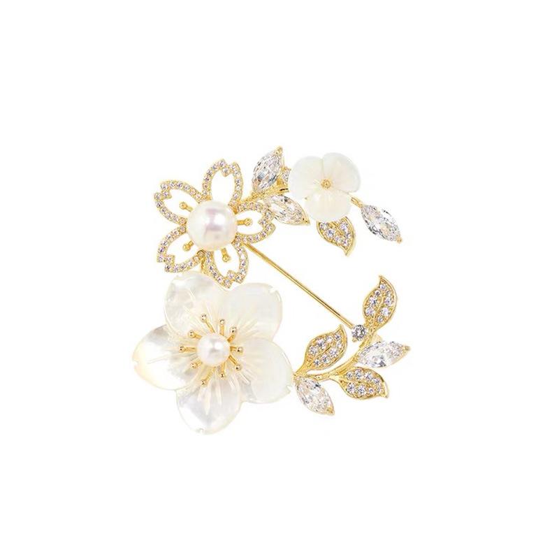 Women Girls Flower Wreath Pearl Crystal Brooches Vintage Fashion Shell Elegant Badges Jewelry Lady Wedding Banquet Pins Brooch