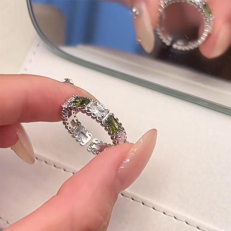 

Elegant and graceful ring accessories fresh green and white diamond rings for women fashion exquisite party jewelry gifts resizable зелёный