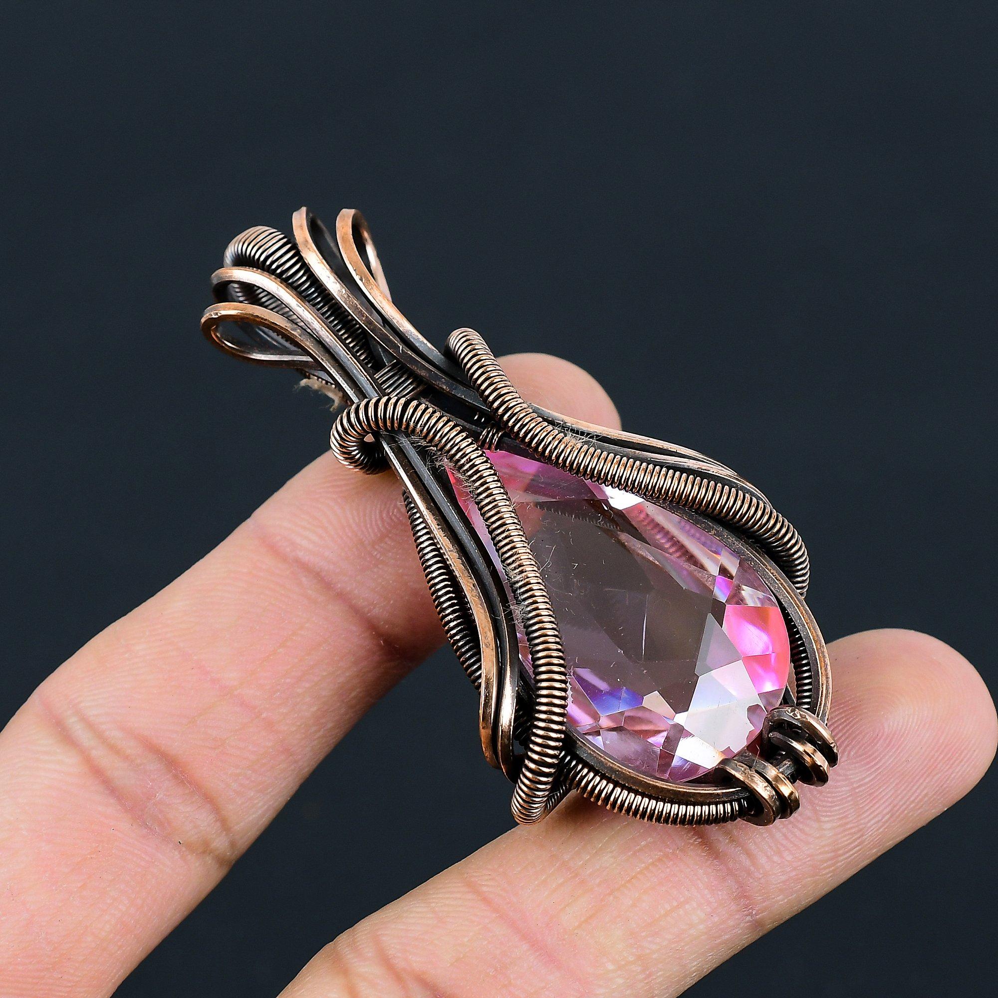 

Розовый кунцитовый драгоценный камень ручной работы из медной проволоки, ювелирный кулон для женщин 2.68 Inches розовый