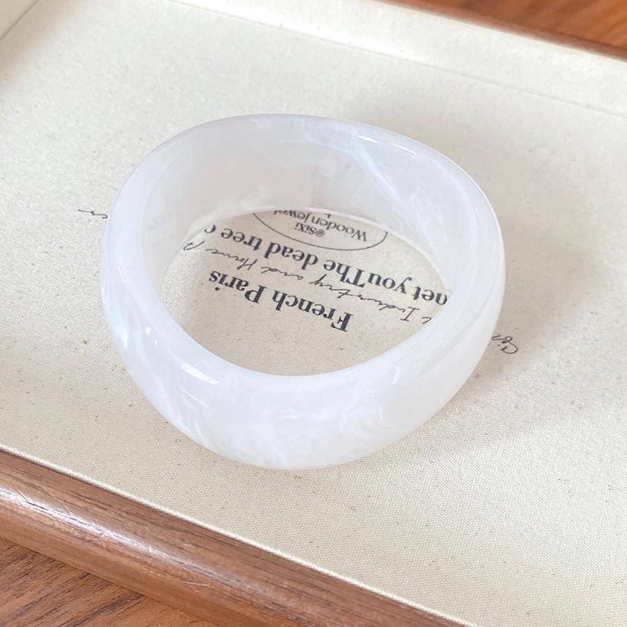 European & American Geometric Rivet Star Bracelet: Luxurious, Fashionable, Versatile, and Exaggerated Jewelry for Women.