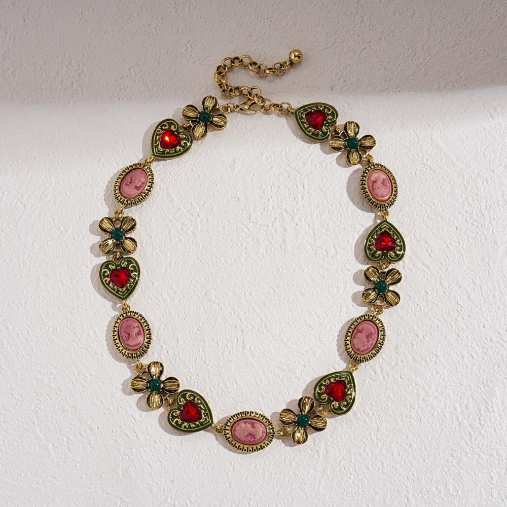 Zink Zinklegierung Herz Cameo Schmuckset Elegante Retro Geprägte Ohrringe Brillantes Vintage Halsketten Set Party