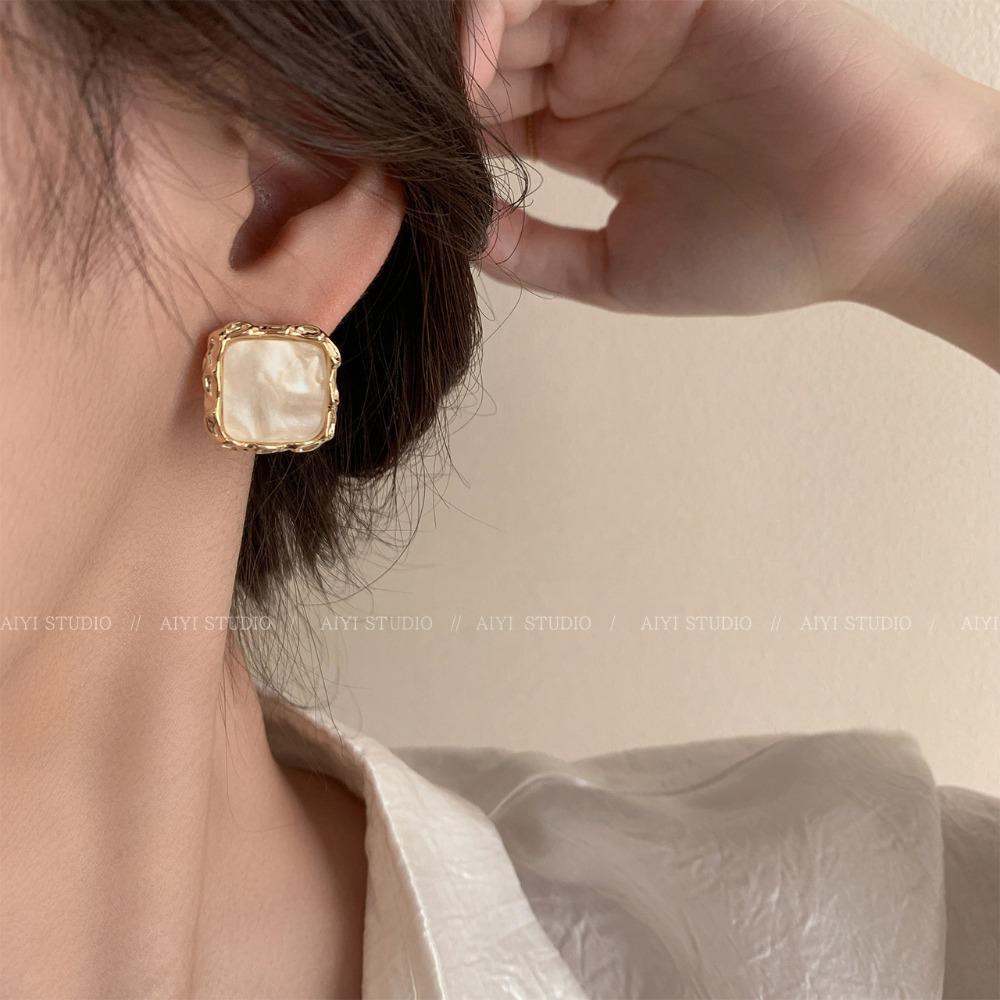 Exquisite Fashion Geometry Square Shell Stud Earring for Women Personality Gold Color Korea Earring Summer Beach Jewelry Gift