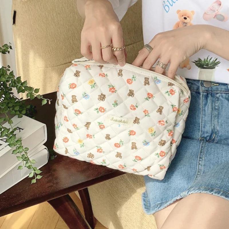 Quilted Cott Ladies Travel Storage Bag Retro Cherry Women's Cosmetic Bags Cute Design Girls Pencil Case Makeup Bag Handbags