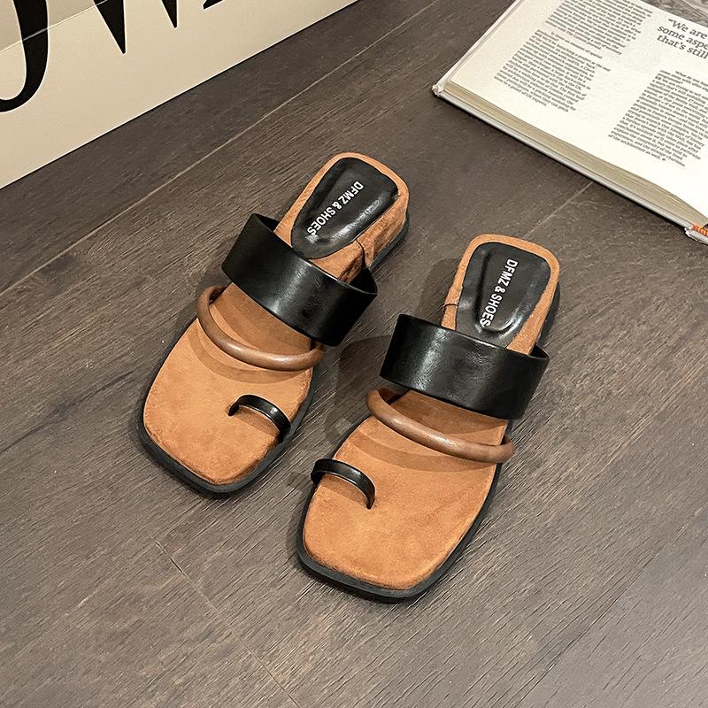 French simple temperament slope heel thick sole cover toe cool slippers women's summer wear 2025 new with skirt Roman sandals