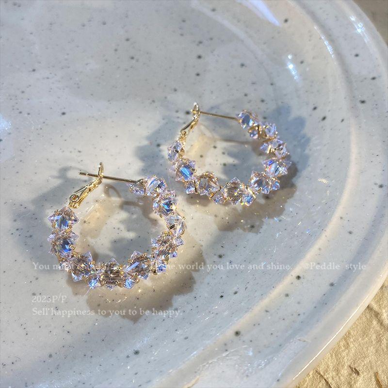 

Серьги-кольца Flash Zircon 2025 Новое поступление Самые продаваемые Нишевый дизайн Пуссеты Доступная роскошь Фантазийные Преувеличенные серьги Женские Exquisite zircon earrings