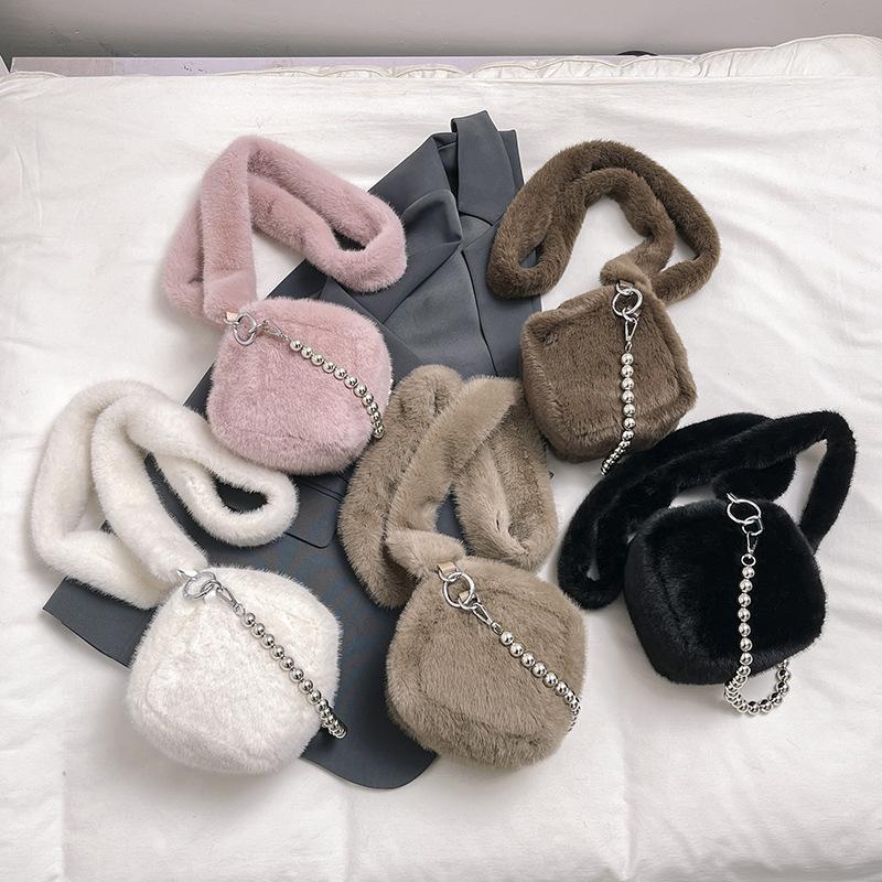 The new plush bag women's 2025 popular cute texture chain shoulder messenger bag and hand-held wool bag