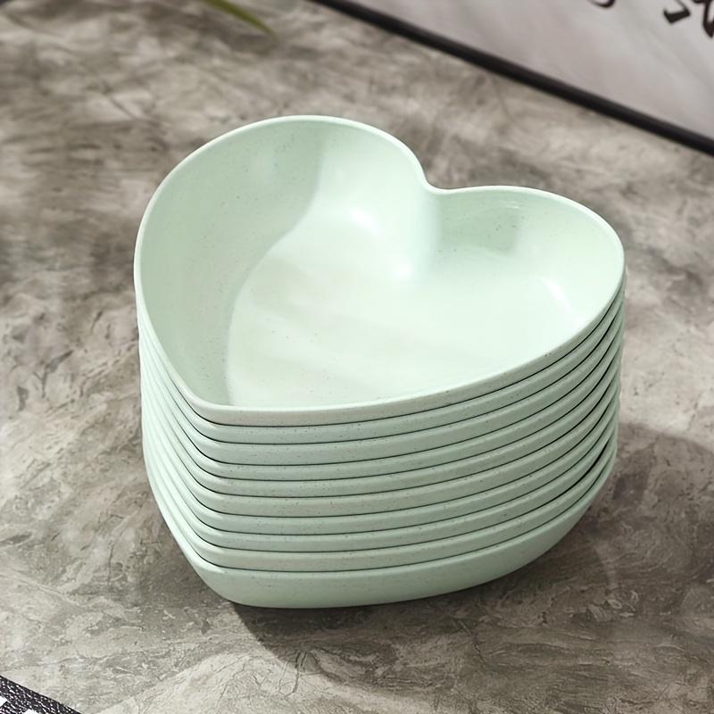 10Set of romantic heart-shaped plates, thick, durable, and reusable, suitable for cakes, donuts, chips, small breads, and afternoon tea snacks.