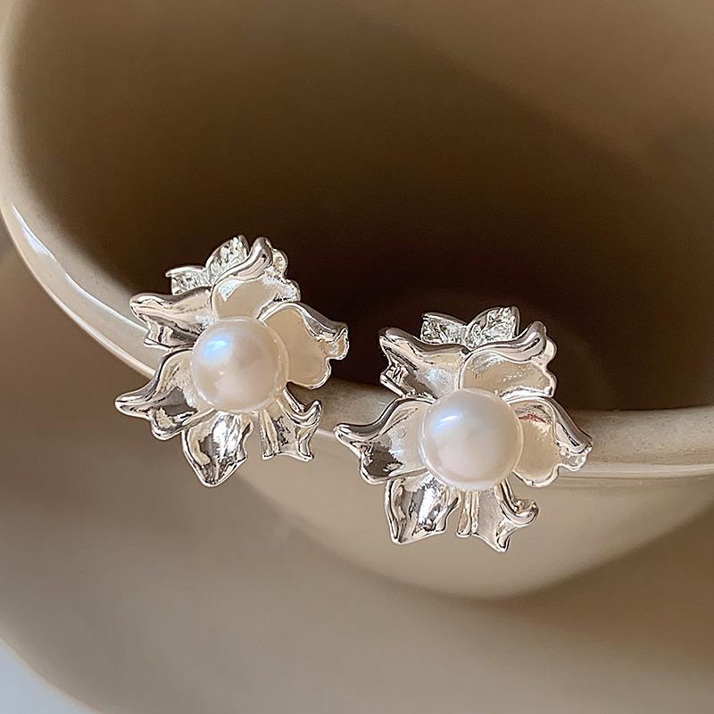 

Elegant S925 Silver Camellia Pearl Stud Earrings for Women