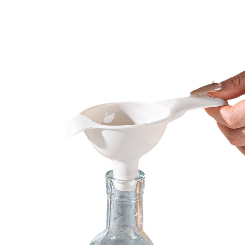 Simple and Practical Kitchen Funnel Oil Drain Large-diameter Plastic Funnel Liquid Oil Funnel Oil Can Drain