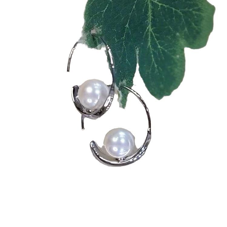 Trendy High-End French Pearl Earrings for Women: Elegant Niche Style