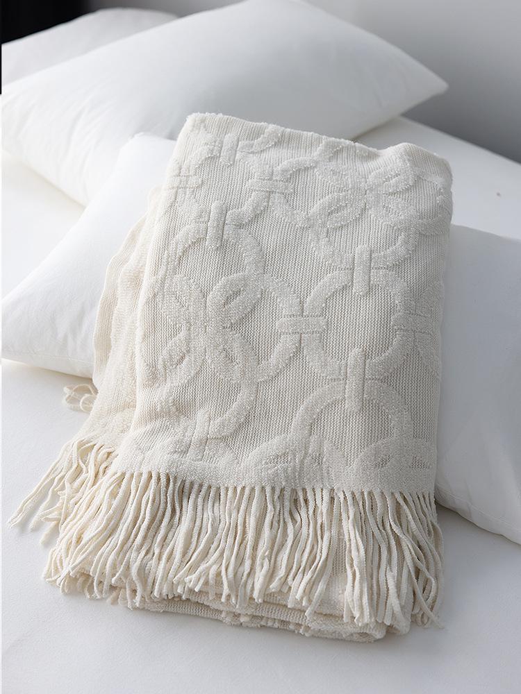 Nordic Knitted Bed Runner & Throw Blanket - Soft Fabric, Decorative Scarf for Bed or Sofa