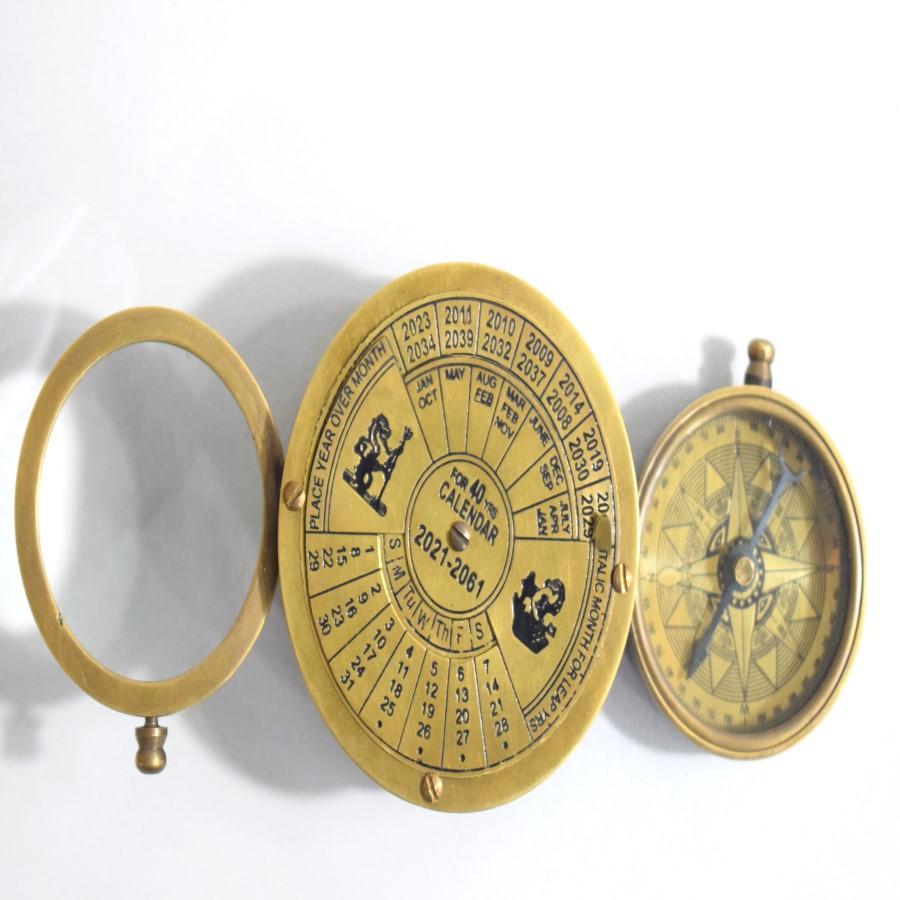 

Винтажный латунный вечный календарь и компас - настольный подарок ручной работы на морскую тематику как