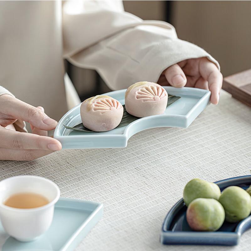 VAKADA Fan-shaped Ceramic Snack Plate