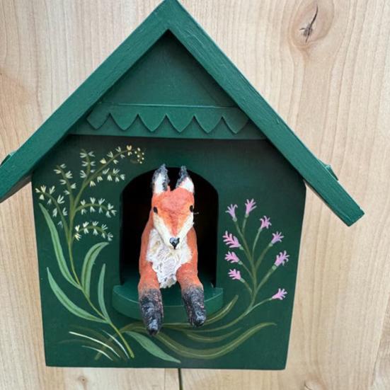 Kinetic Art Birdhouse Wall Decor Animal in House Wall Decoration Outdoor Garden Wall Art for Farmhouse Home Room Yard Patio Porch