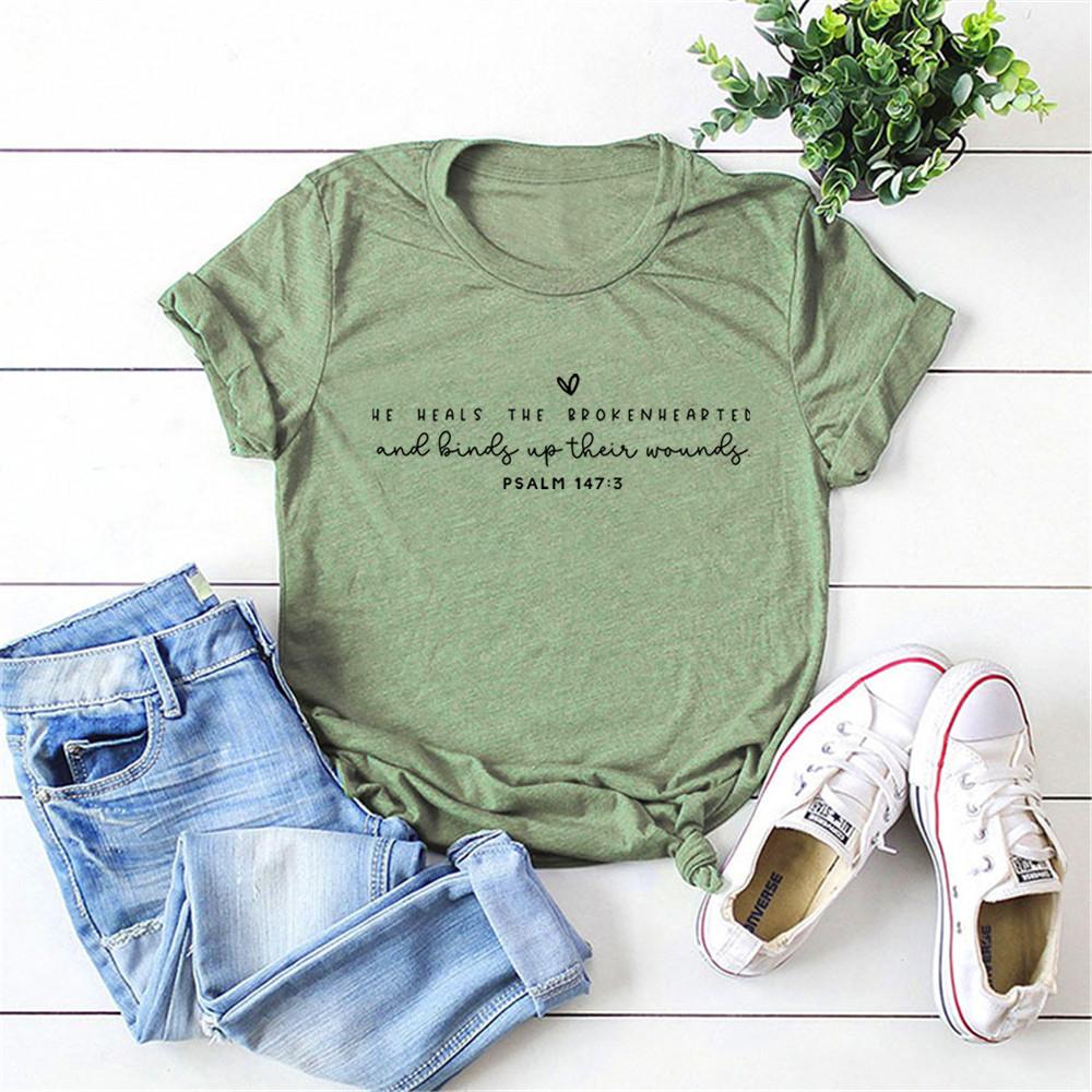 Lui guarisce i cuori spezzati Tshirt Maglietta per il dolore Maglietta cristiana Maglietta di Gesù Maglietta ispiratrice Magliette grafiche unisex Vestiti estetici