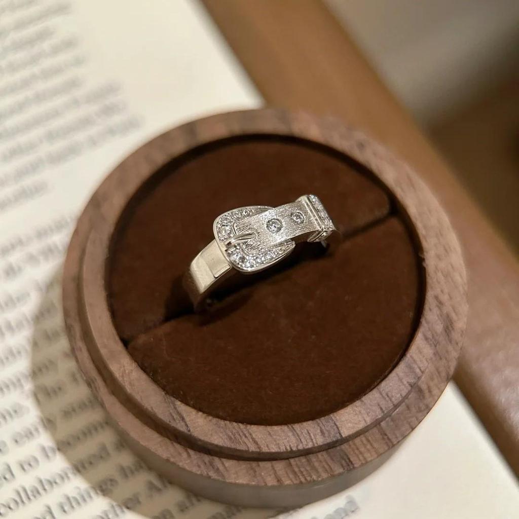 Xiaohongshu Women's Luxury Brushed Diamond Leather Belt Ring