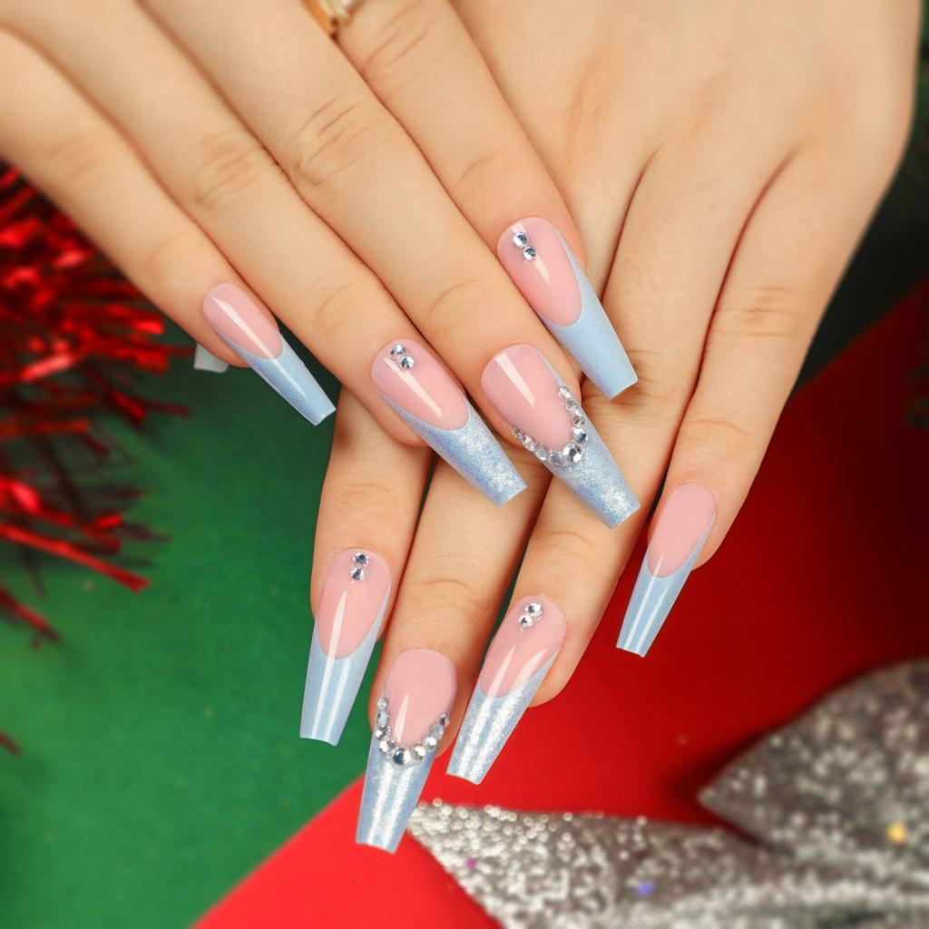 24 Stück Weihnachtskleidung Rüstung Schneeflocke Liebe Schneemann Maniküre Kurze Mandel Schleife Europäisch und Amerikanisch Lange Nagelstücke