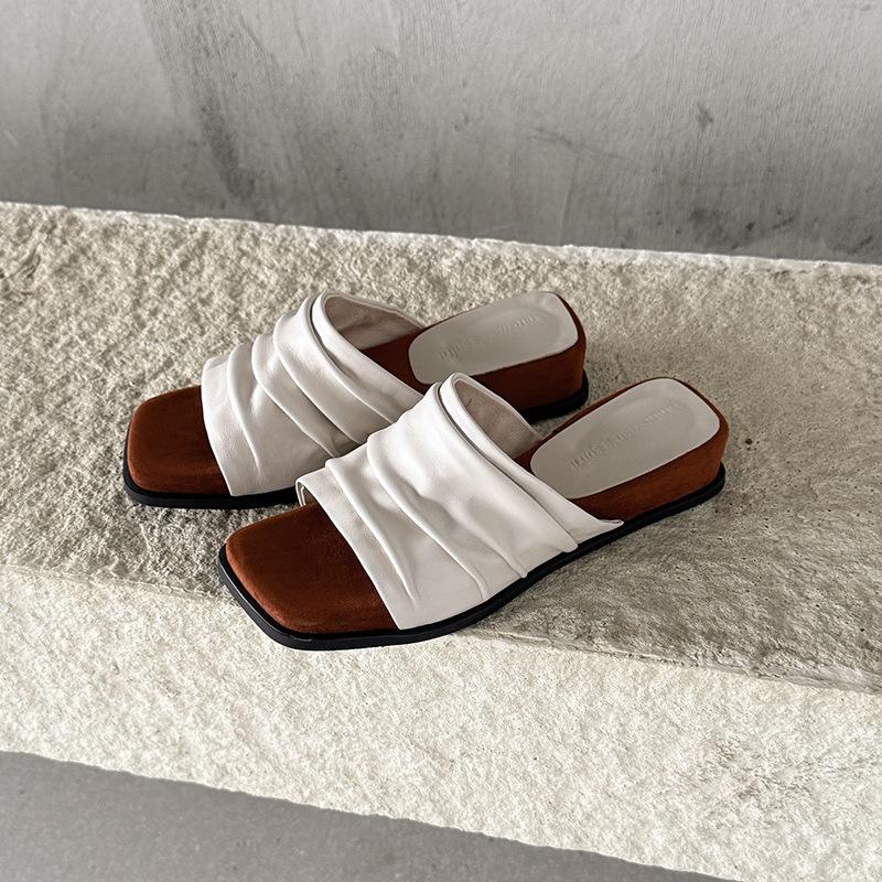 Sheepskin version~ Summer new Korean version pleated design one-word broadband slippers women's slope heel open-toed light-mouth cool slippers~