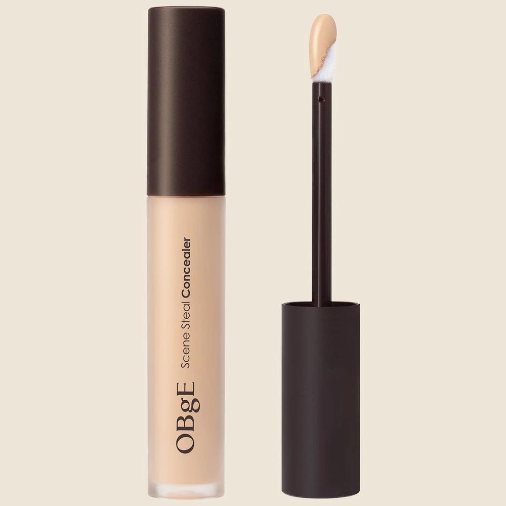 Scene-stealing concealer Light