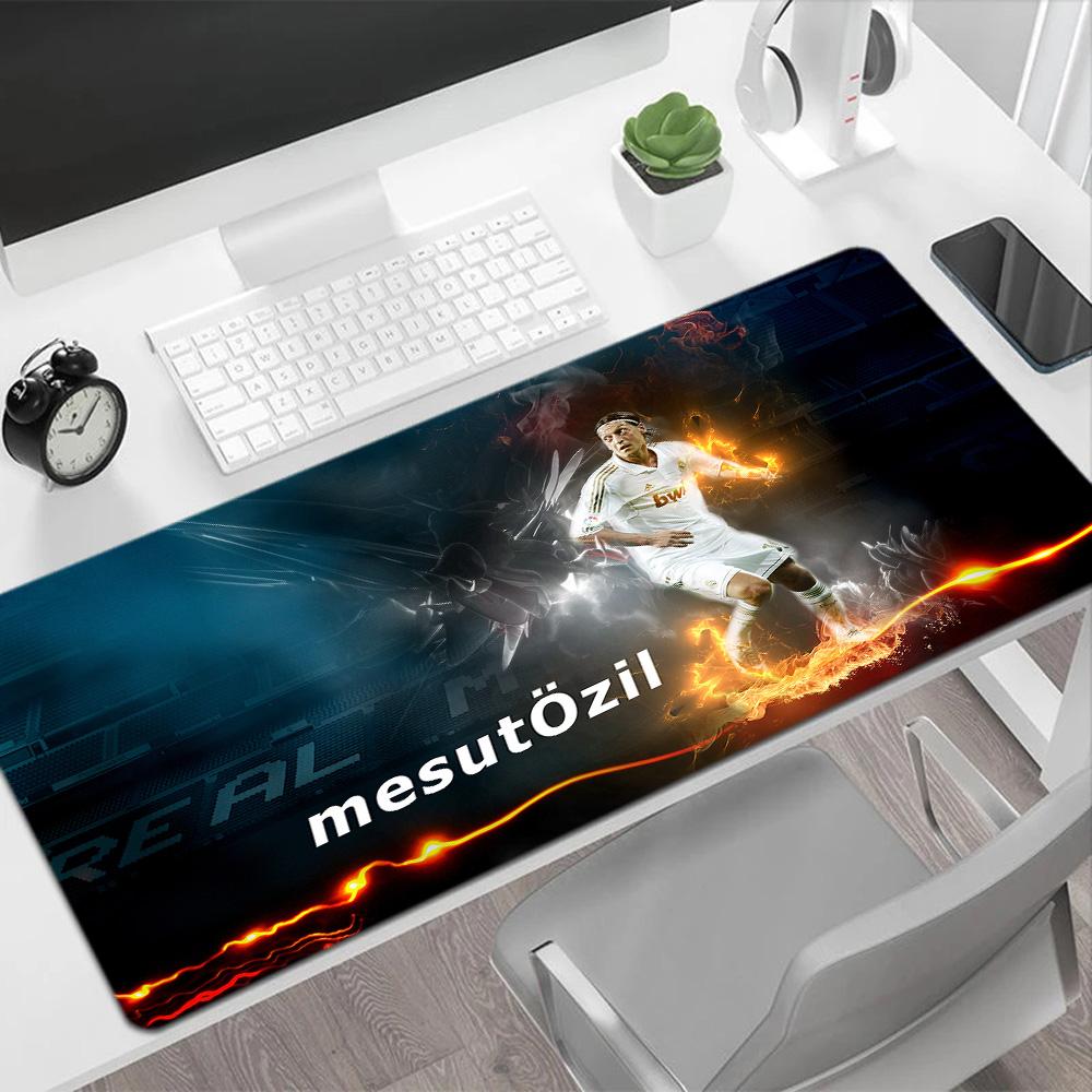 Mesut Özil Football Legend Large Mouse Pad Desk Mat Ultra-Long Desk Mat Non-Slip Rubber Base Perfect for Office Laptop Gaming Setup