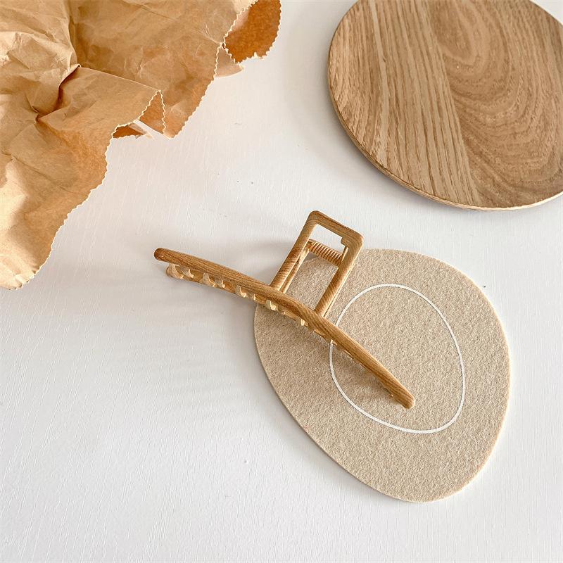 Vintage Mutiple Wood Grain Hair Claws for Women Wood Hair Clamps Crab Geometric Shark Shape Girls Hair Clips Barrette Accessory