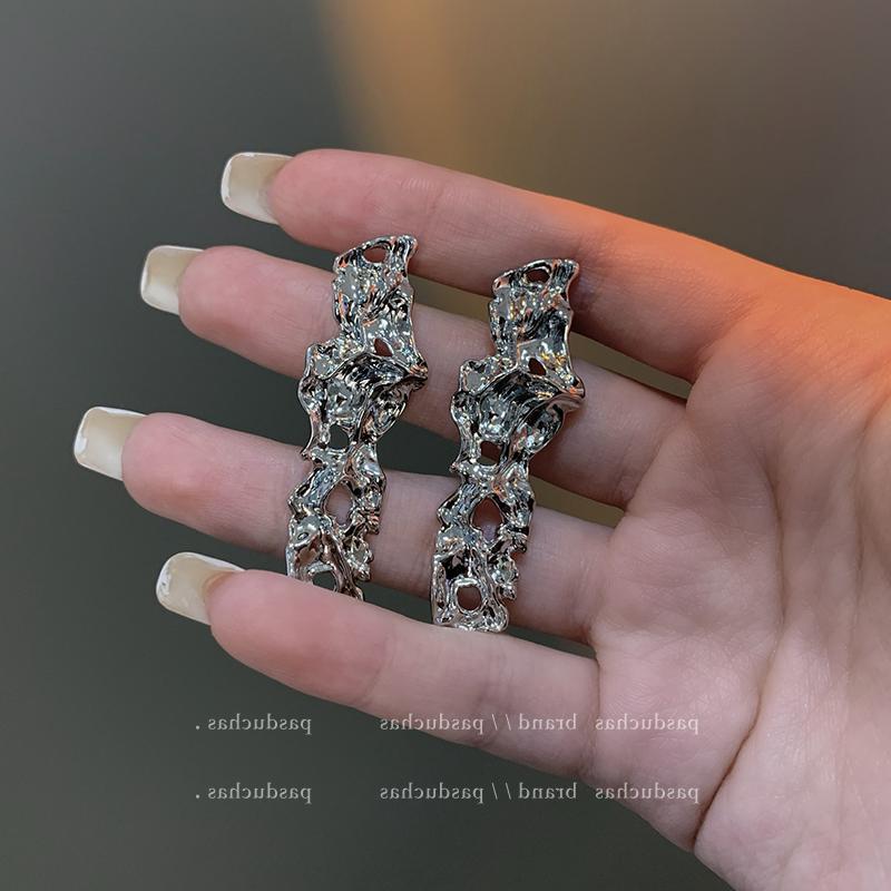 2025 Irregular Metal European & American Women's Stylish Stud Earrings