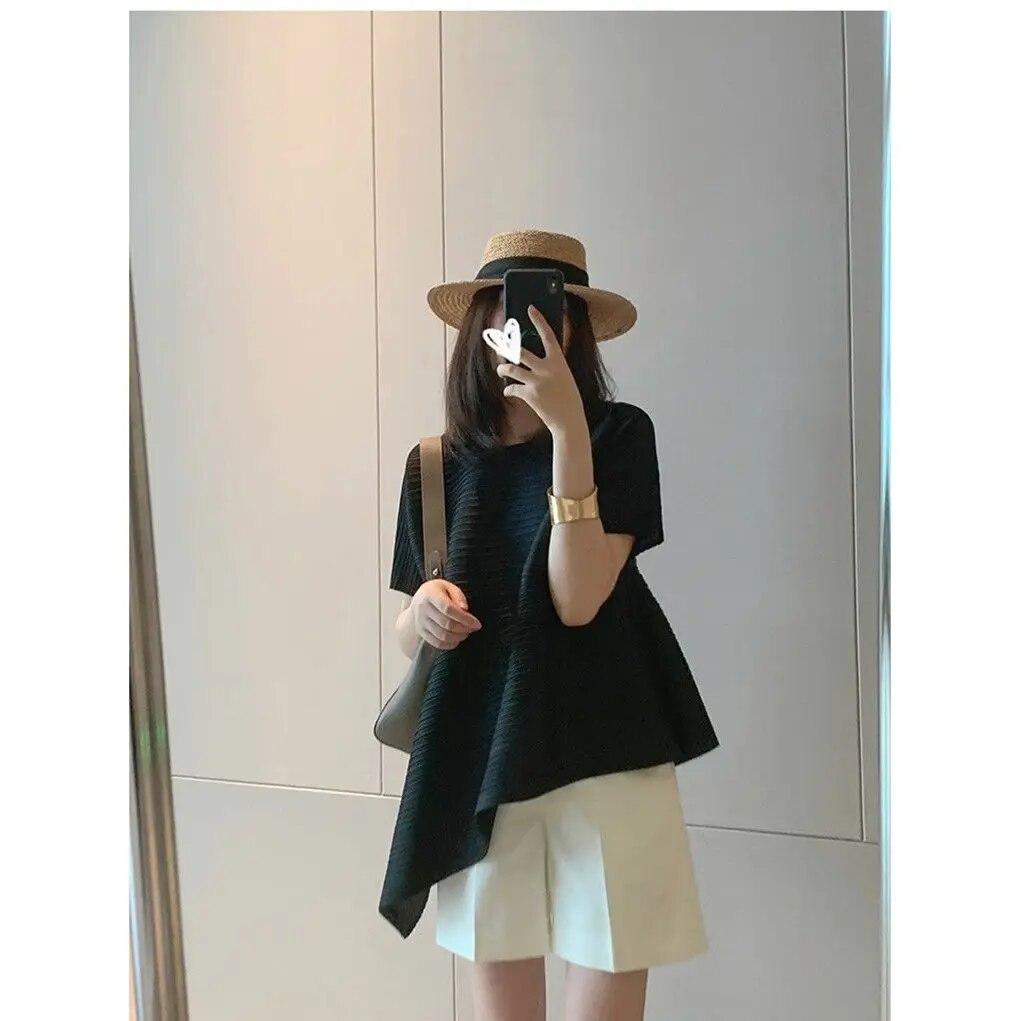 Plissiertes Oberteil irreguläres kurzärmeliges Oberteil Sommer locker und Nische schlankmachendes T-Shirt Damenhemd