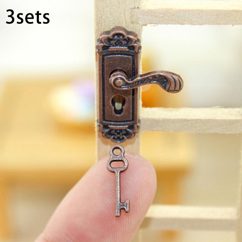 Retro štýl 1/12 Mierka Domček pre bábiky Zámok Sada kľúčov Miniatúrne kľučky dverí Mosadzné gombíky Mini nábytok ťahadlá Domček pre bábiky DIY príslušenstvo