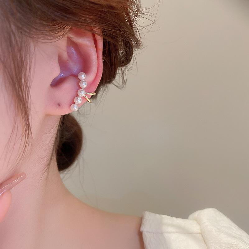 

Korean Four Imitation Pearl No Ear Hole Small Cool Style Cut Metal Earbone Clip Earring for Women Zircon Wholesale Girl Gift