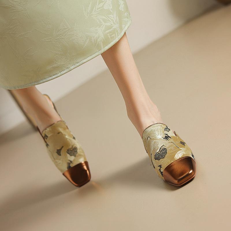 

Новые тапочки-полушапки в китайском стиле с вышивкой на толстом каблуке, с высоким каблуком, подходящего цвета, классные тапочки Muller с юбкой 35 шампанского