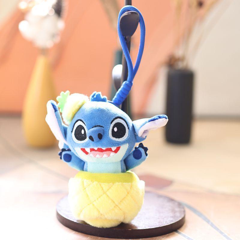 Plyšový přívěsek na klíče Stitch s designem košile s ananasem a květinou pro tašky a klíče