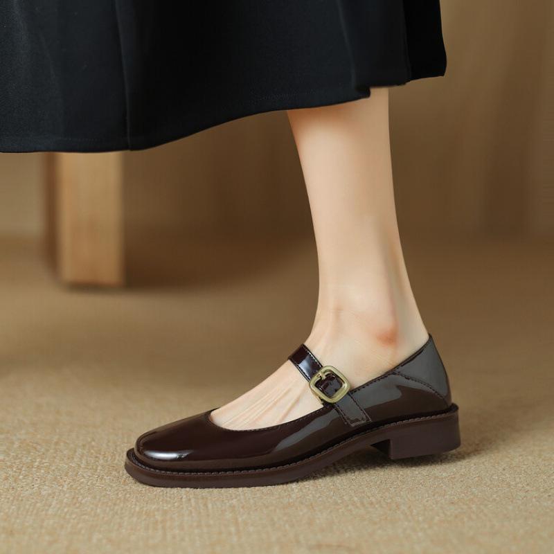Neue bequeme Lackleder Square Toe kleine Lederschuhe Schnalle dicke Sohle rutschfeste Damenschuhe niedriger Absatz Übergröße Schuhe lässig einfarbig
