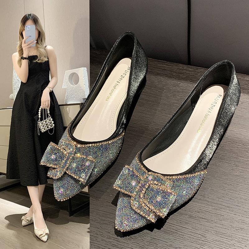 

Daily commuting large size shallow mouth pointed single shoes 2025 new spring gentle French thick heel rhinestone high heels 40 чорний