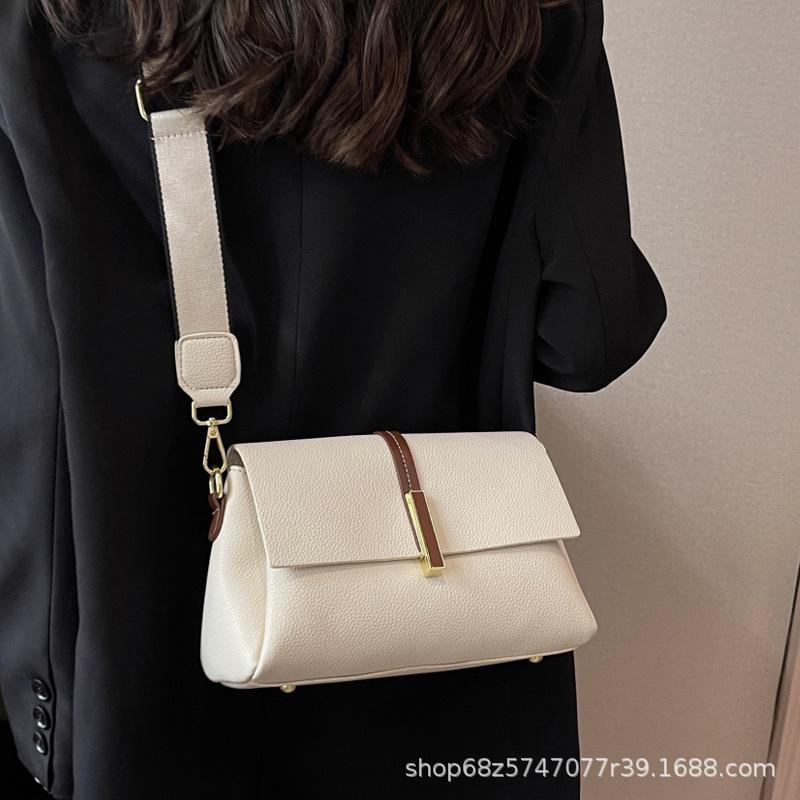 French Messenger Bag Large Capacity Commuter Shoulder Small Square Bag Premium Sense Bag 2025 New Wide Shoulder Strap Envelope Bag