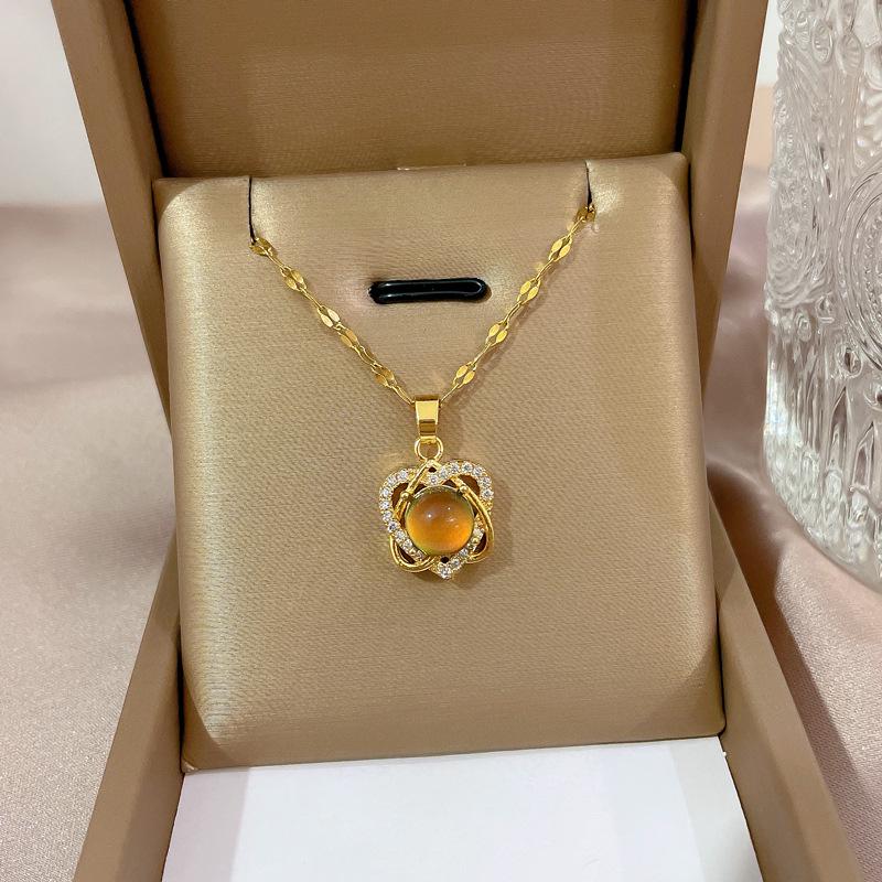 **Lively Women's Necklace: Titanium Steel & Gold-Plated Copper Clavicle Chain**