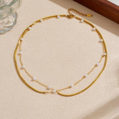 Goldene doppellagige Schlangenknochen-Kettenhalskette mit Perlen-Choker für Damen