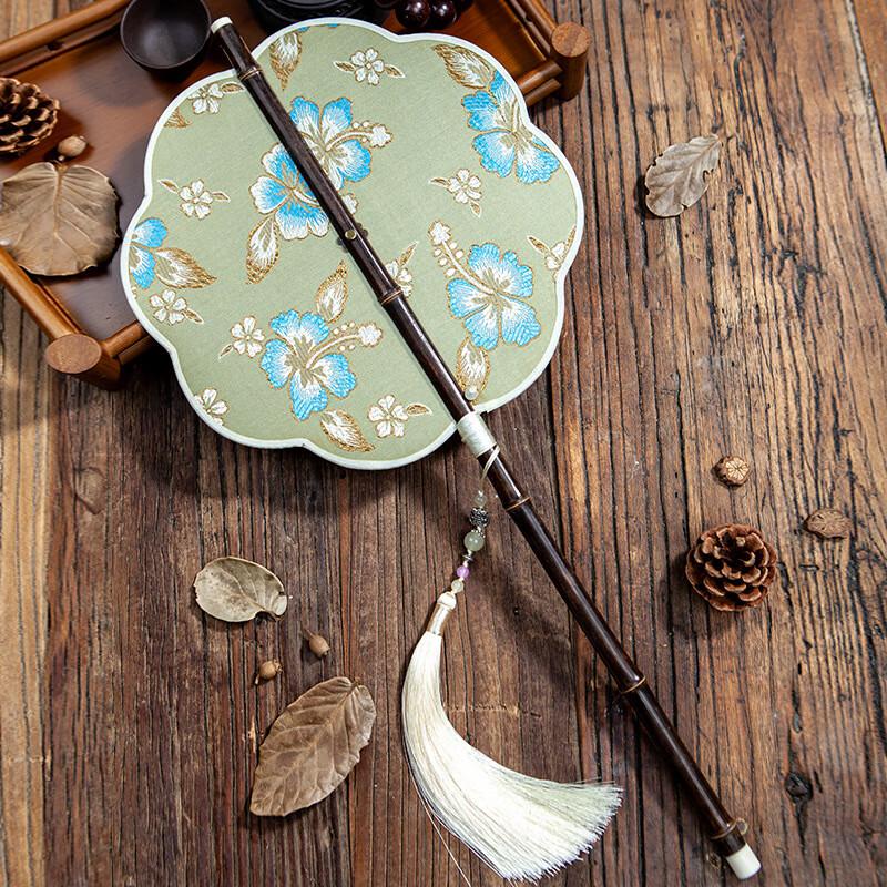 Складной веер в древнем стиле